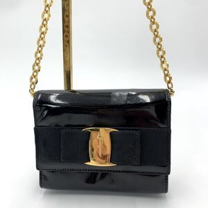 Auth Salvatore Ferragamo Black Patent Leather Wallet on Chain Vara Bow Crossbody